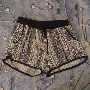 Patterned Comfy Shorts (Size M)